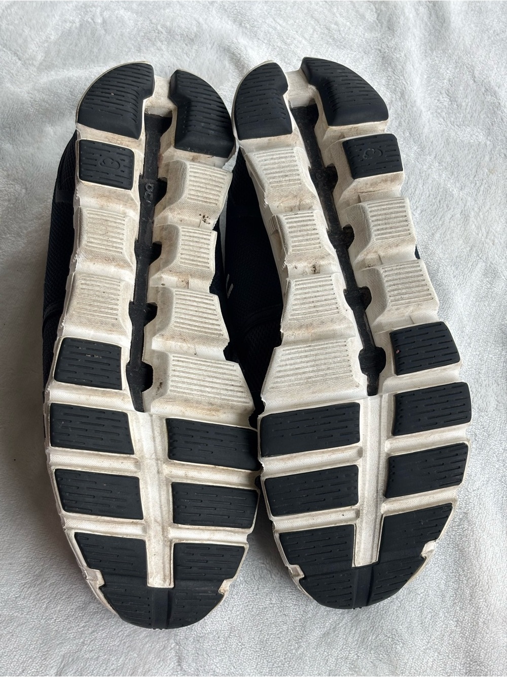 On Cloud 5 Unisex Running Athletics Shoes Sneakers Black White Size 11 - Picture 5 of 10